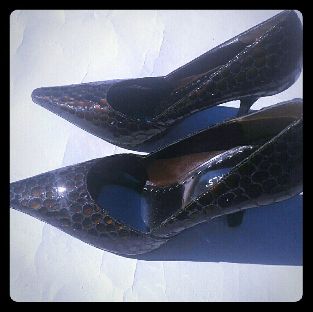 BCBGIRLS Katchens5 Crocodile Embossed Pumps
